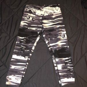 Calvin Klein quick dry cropped leggings size small